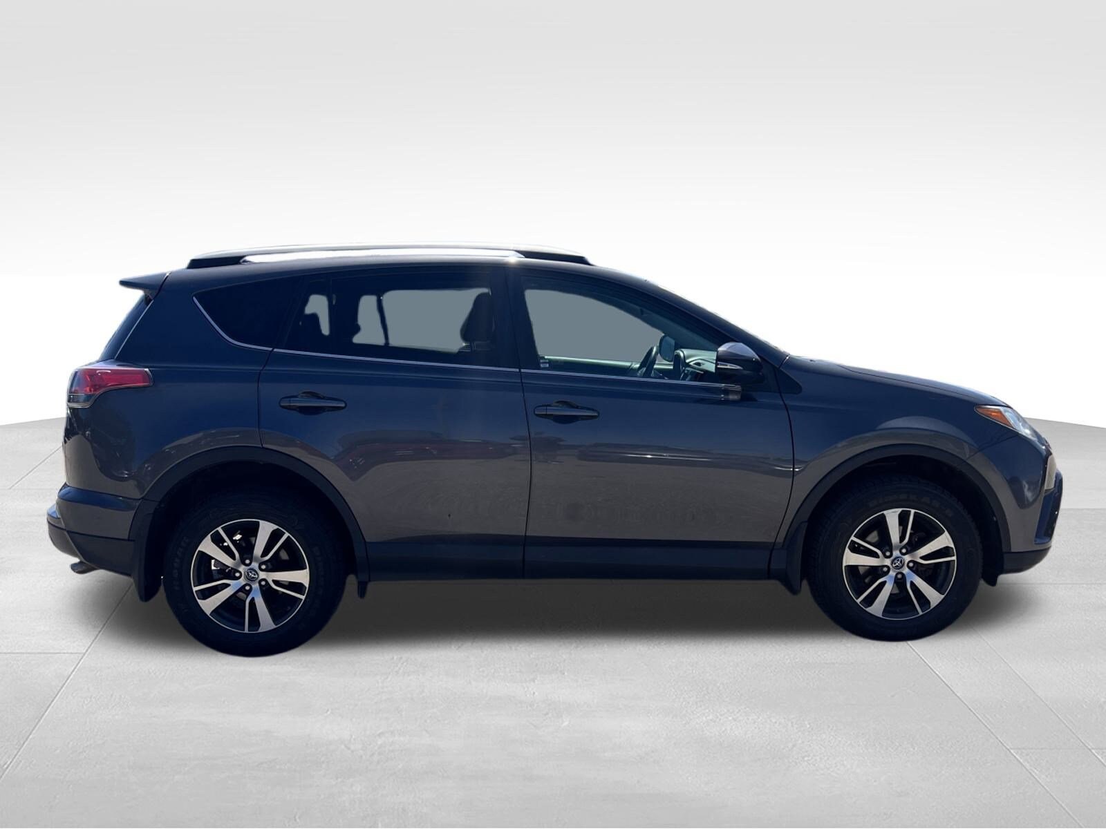 2018 Toyota RAV4 XLE photo 4