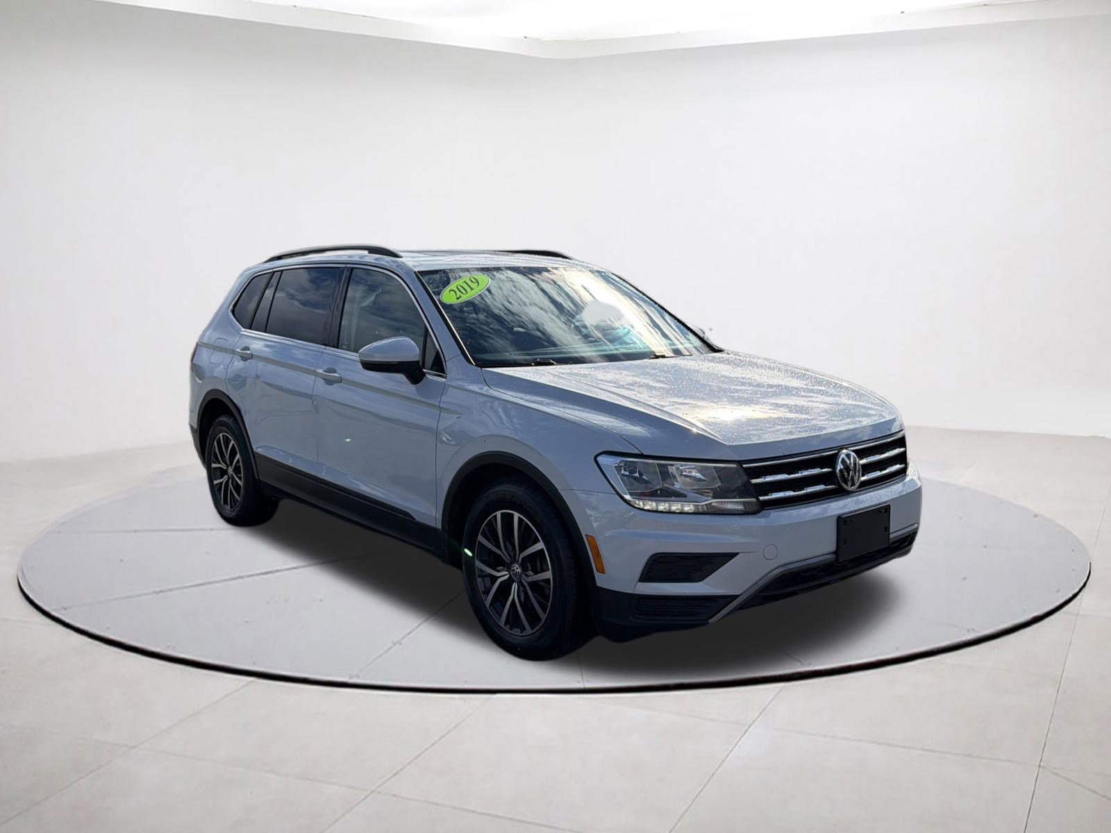 2019 Volkswagen Tiguan SE photo 2