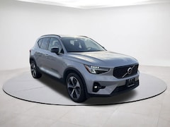 2025 Volvo XC40 Plus Dark Theme B5 AWD Plus Dark Theme
