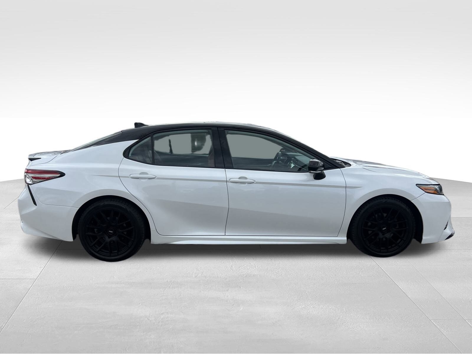 2019 Toyota Camry XSE V6 photo 4