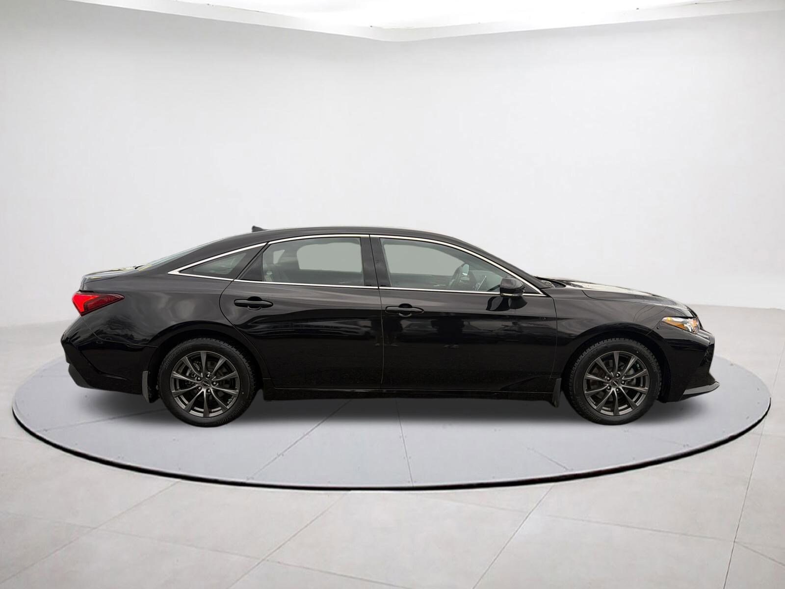 2021 Toyota Avalon XLE photo 2