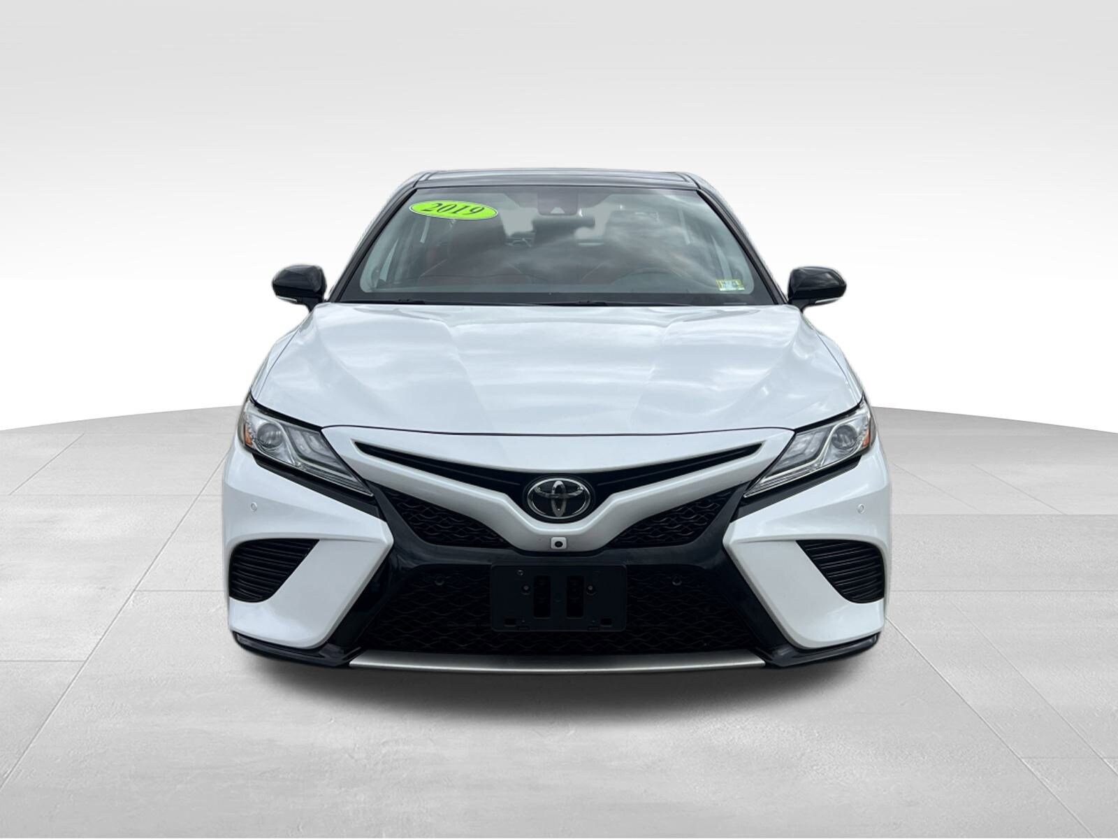 2019 Toyota Camry XSE V6 photo 2