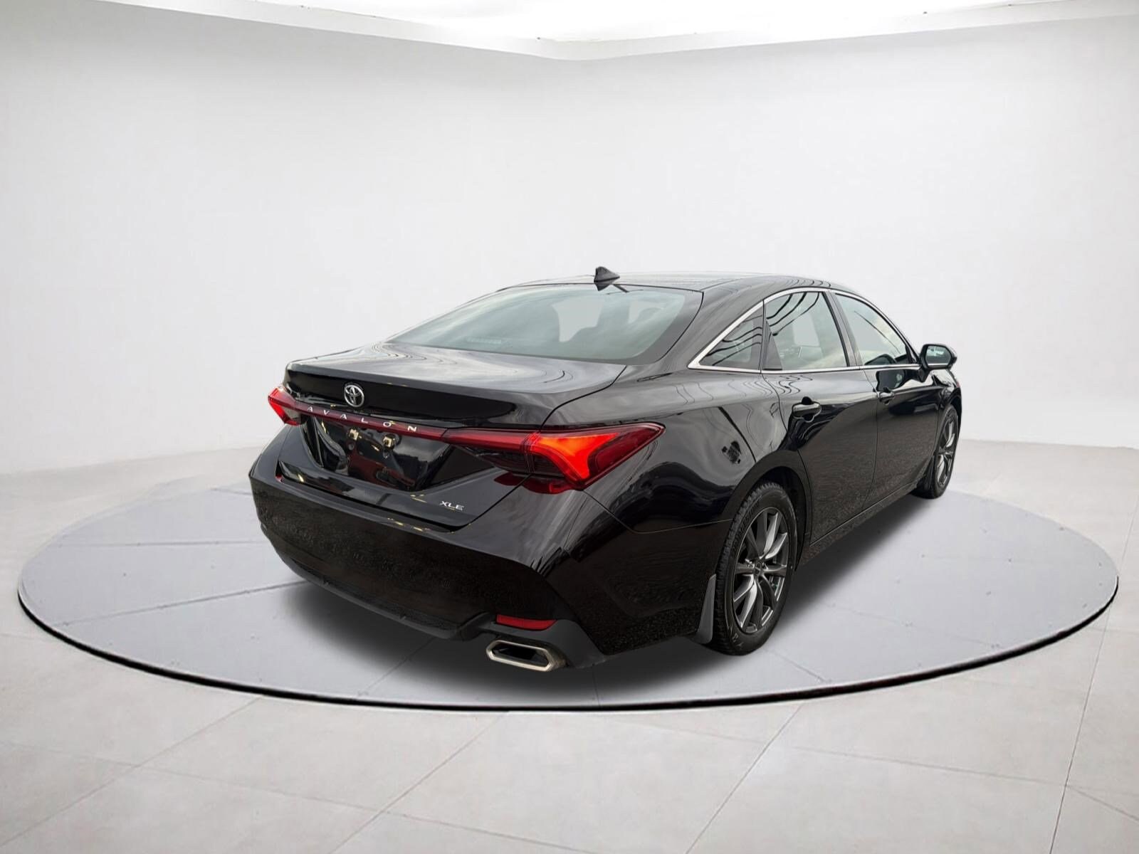 2021 Toyota Avalon XLE photo 3