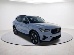 2025 Volvo XC40 Plus Dark Theme B5 AWD Plus Dark Theme