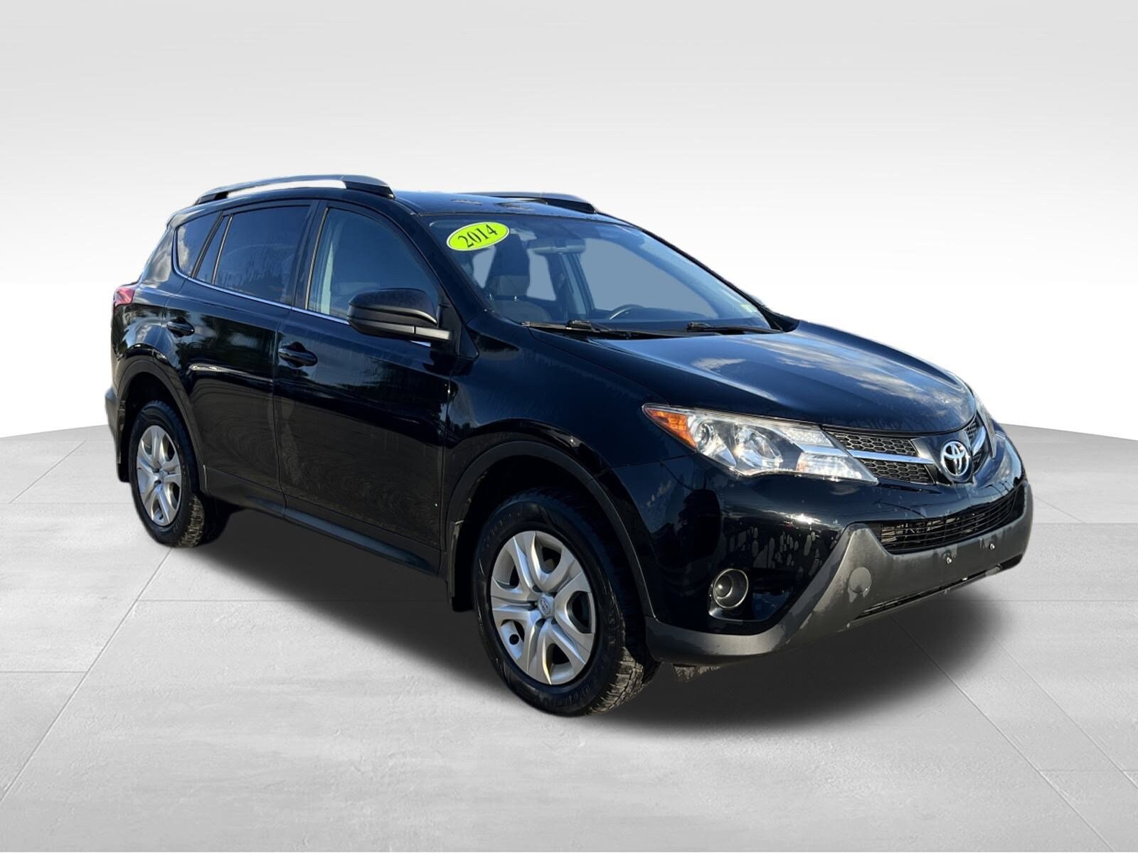 2014 Toyota RAV4 LE photo 2