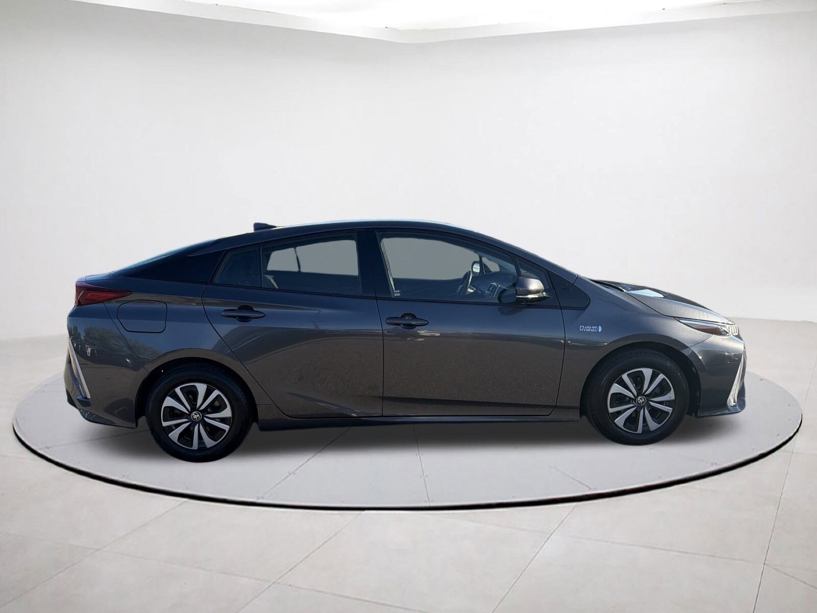 2017 Toyota Prius Prime Plus photo 4