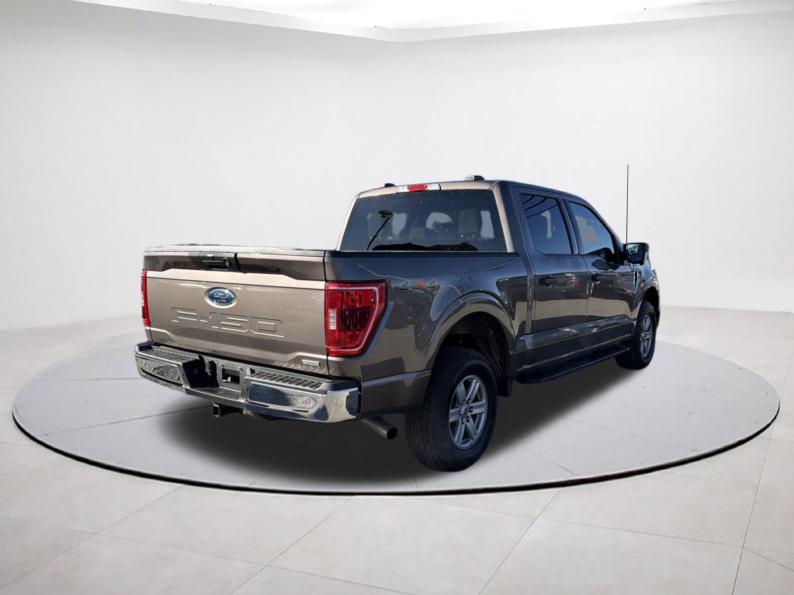2023 Ford F-150 XLT photo 2