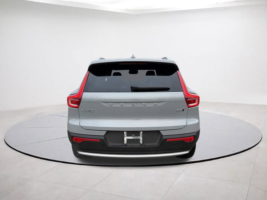 Used 2025 Volvo XC40 Plus Bright Theme B5 AWD Plus Bright Theme