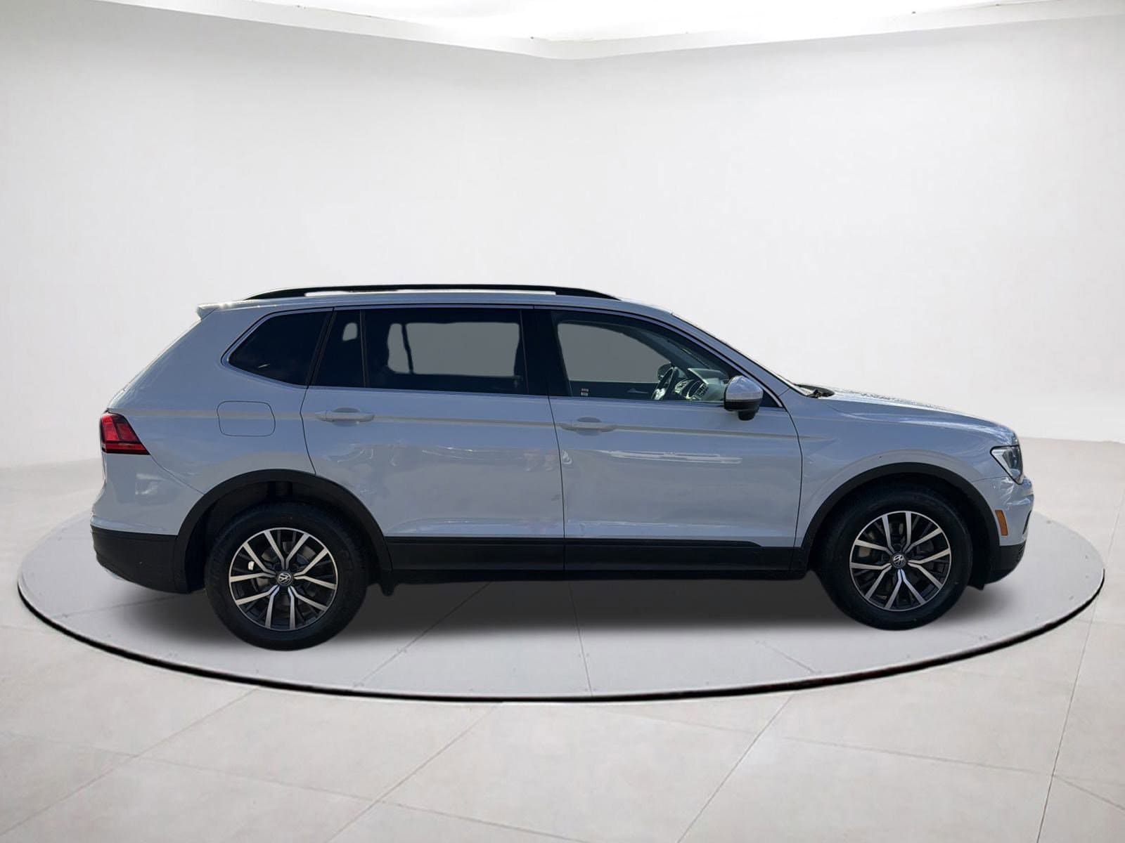 2019 Volkswagen Tiguan SE photo 3