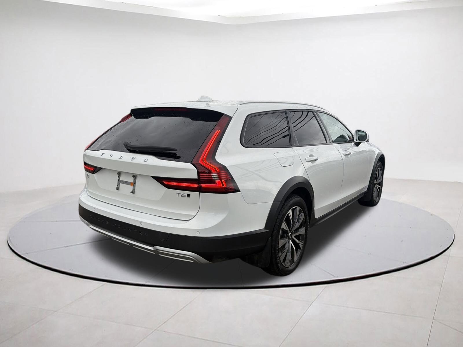 2021 Volvo V90 Cross Country T6 AWD photo 3