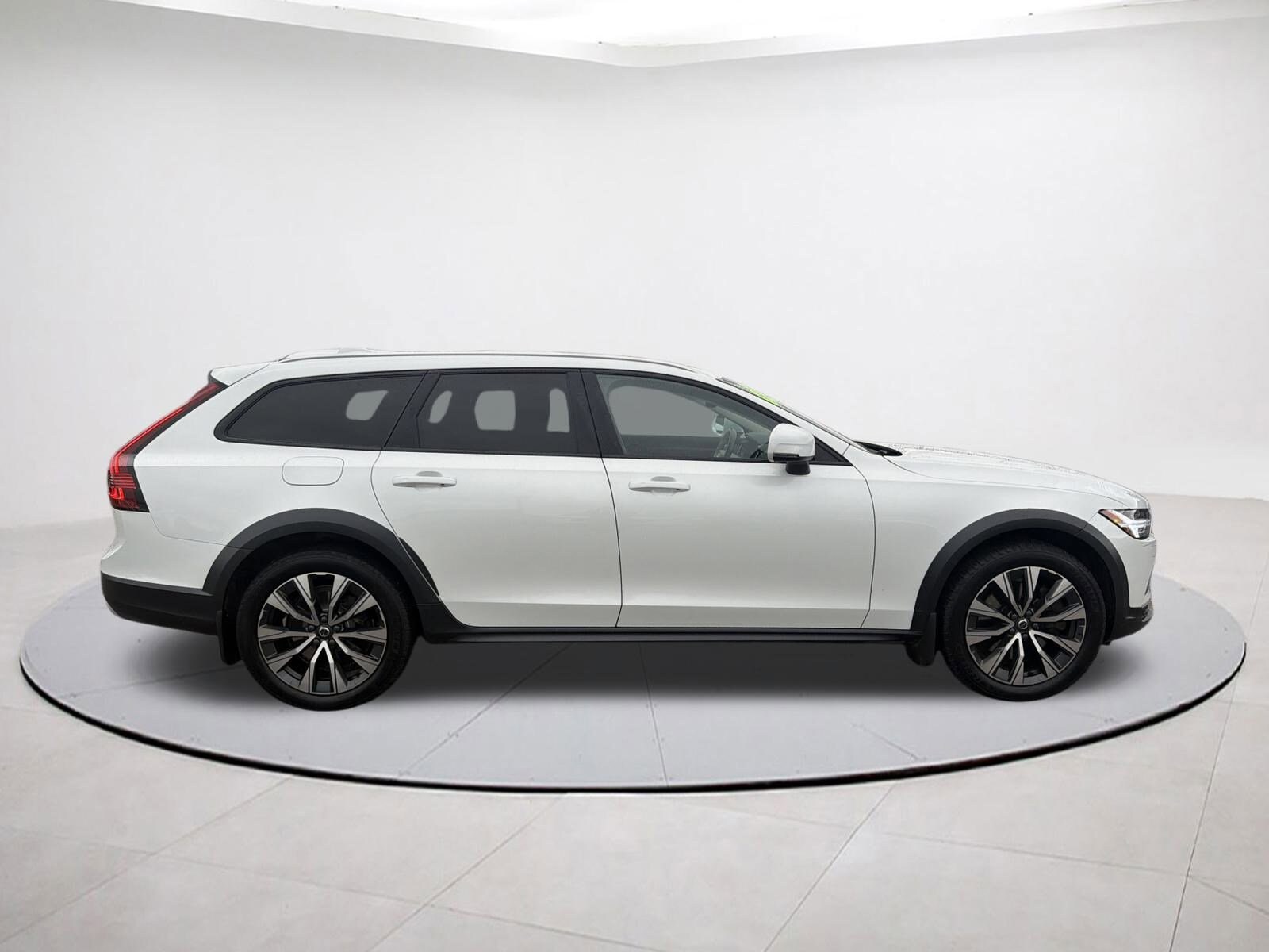 2021 Volvo V90 Cross Country T6 AWD photo 2