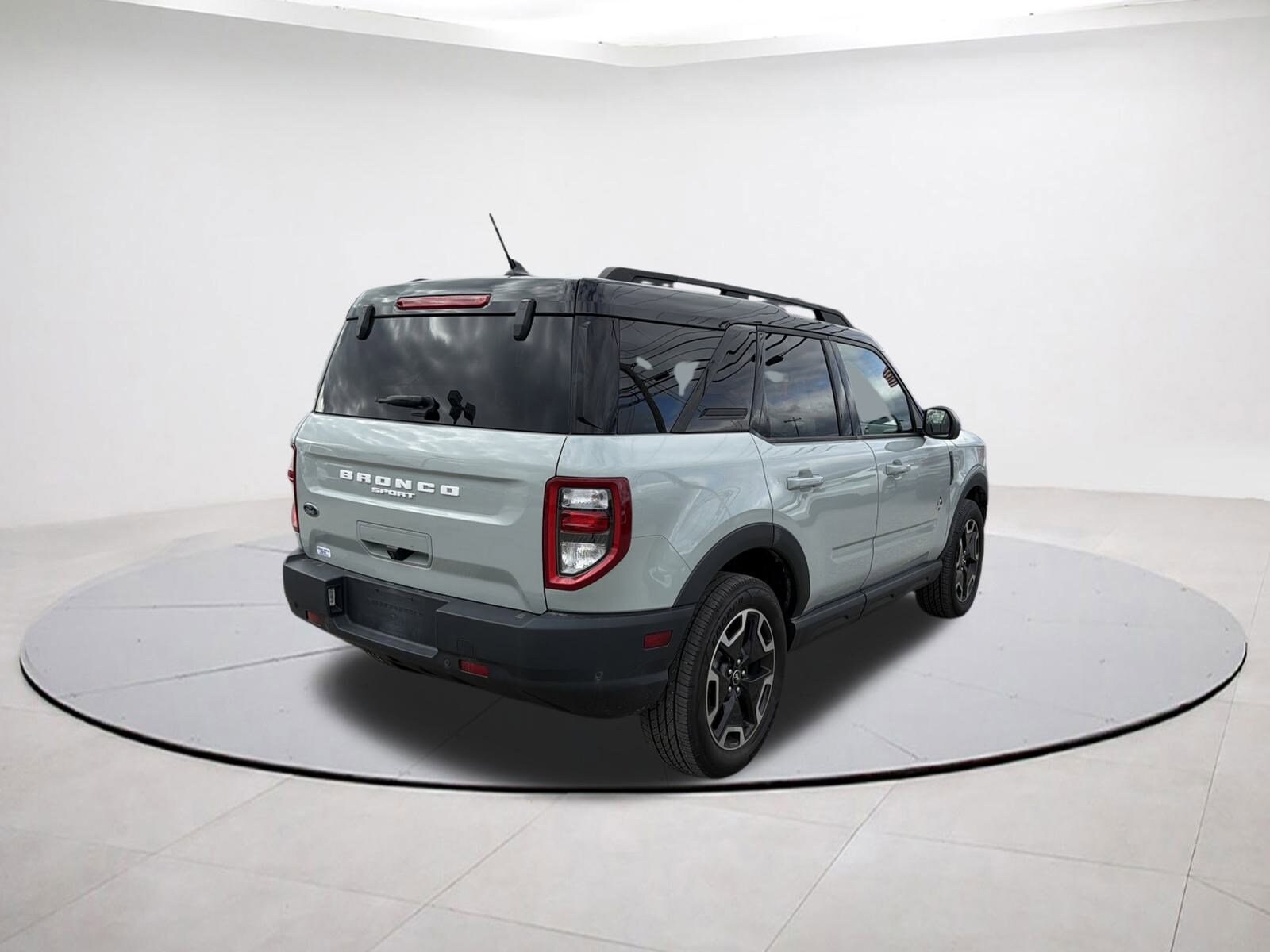 2021 Ford Bronco Sport Outer Banks photo 2