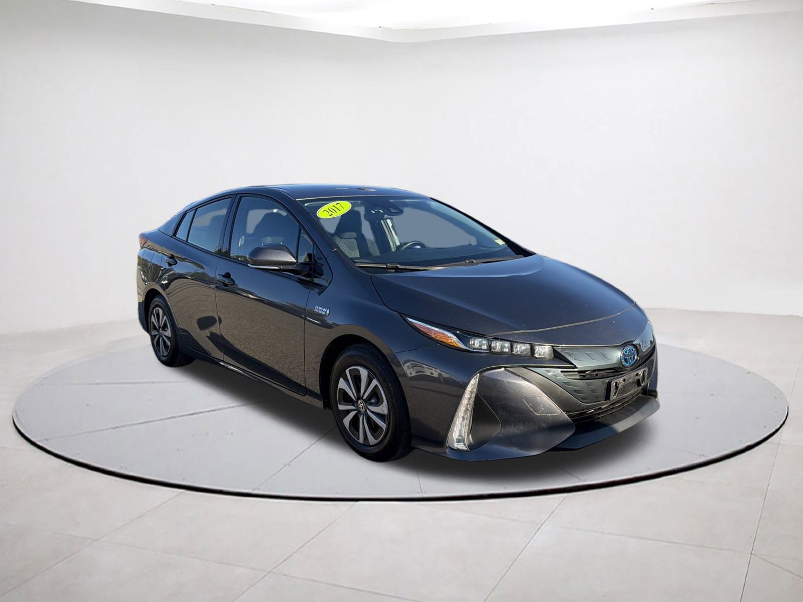 2017 Toyota Prius Prime Plus photo 3