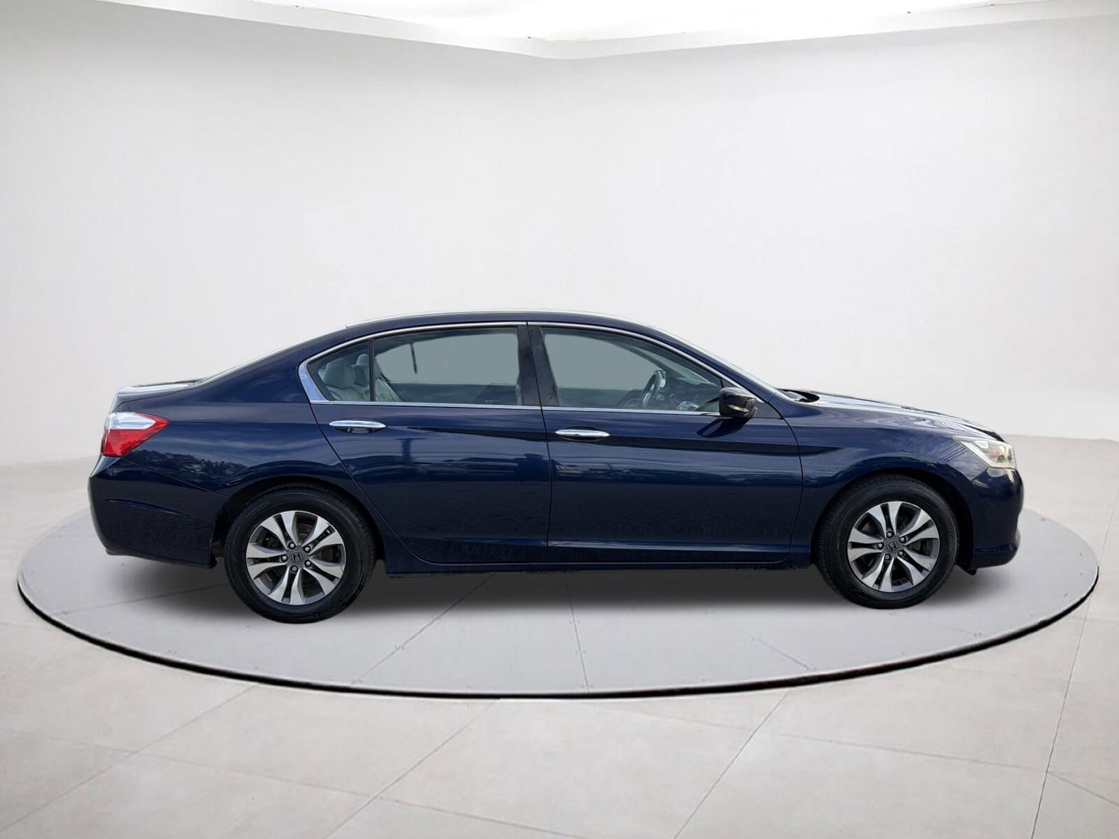 2015 Honda Accord LX photo 4