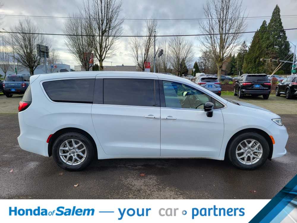 Thumbnail: 2024 Chrysler Pacifica - 23