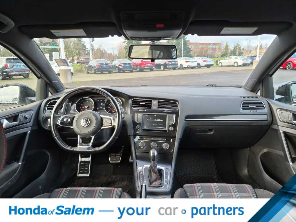 Thumbnail: 2017 Volkswagen Golf - 10