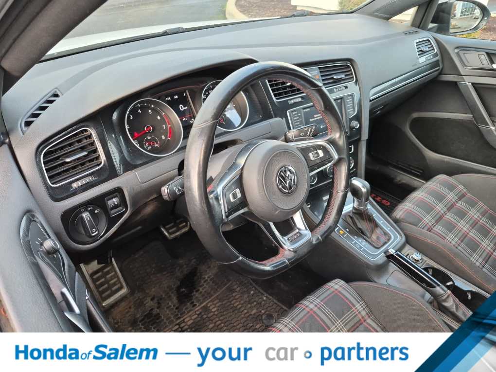 Thumbnail: 2017 Volkswagen Golf - 2