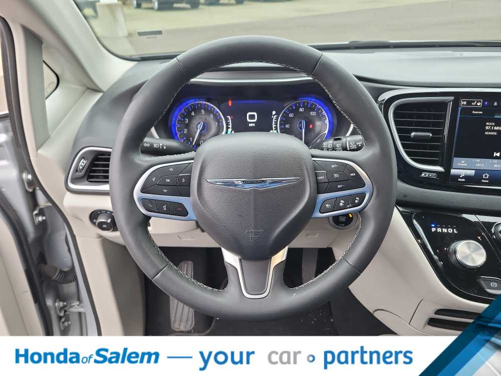 Thumbnail: 2023 Chrysler Pacifica - 15