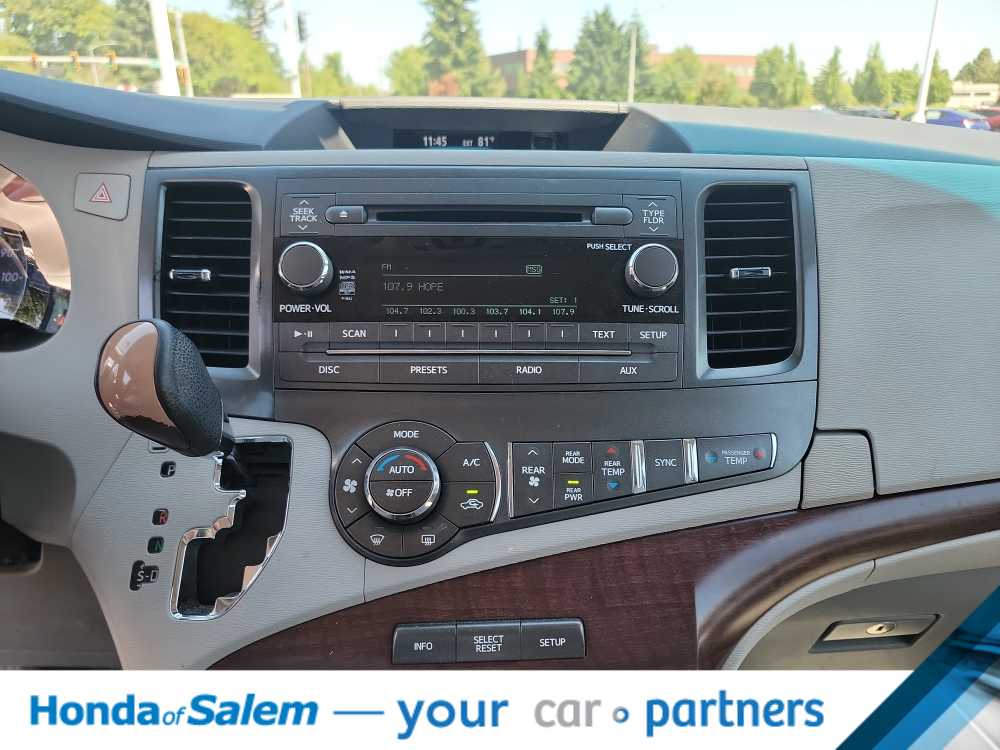 Thumbnail: 2012 Toyota Sienna - 16