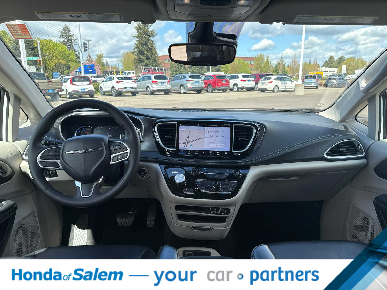 Thumbnail: 2024 Chrysler Pacifica - 10