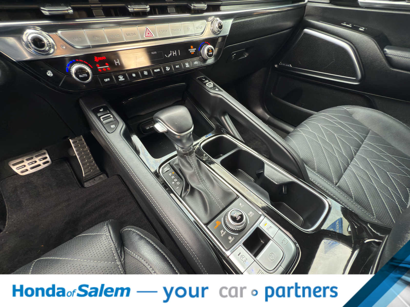 Thumbnail: 2023 Kia Telluride - 19