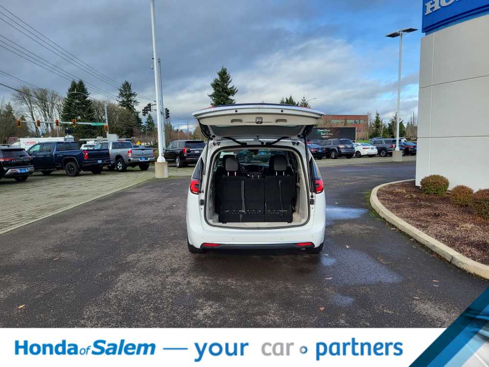 Thumbnail: 2024 Chrysler Pacifica - 19