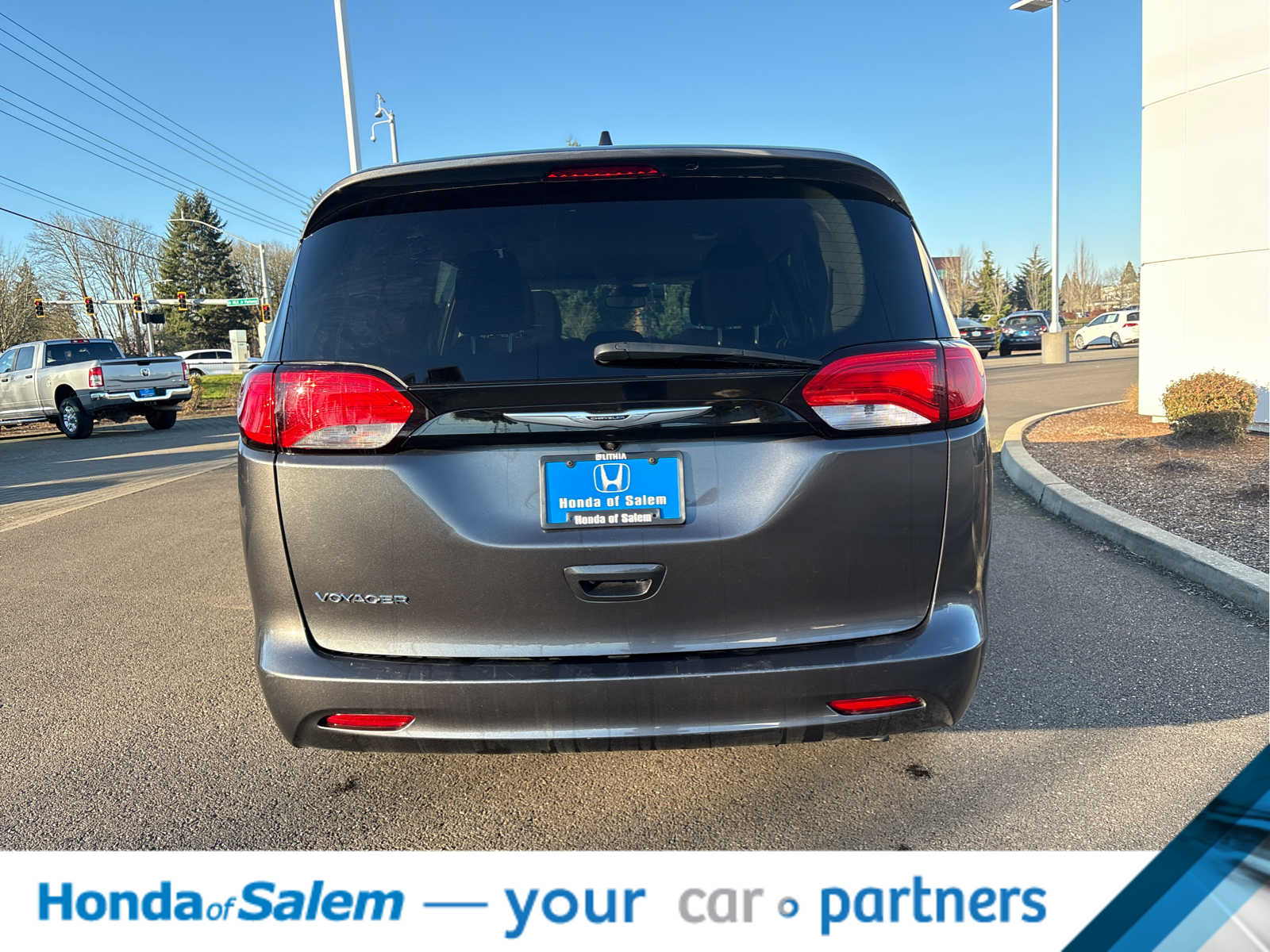 Thumbnail: 2023 Chrysler Voyager - 5