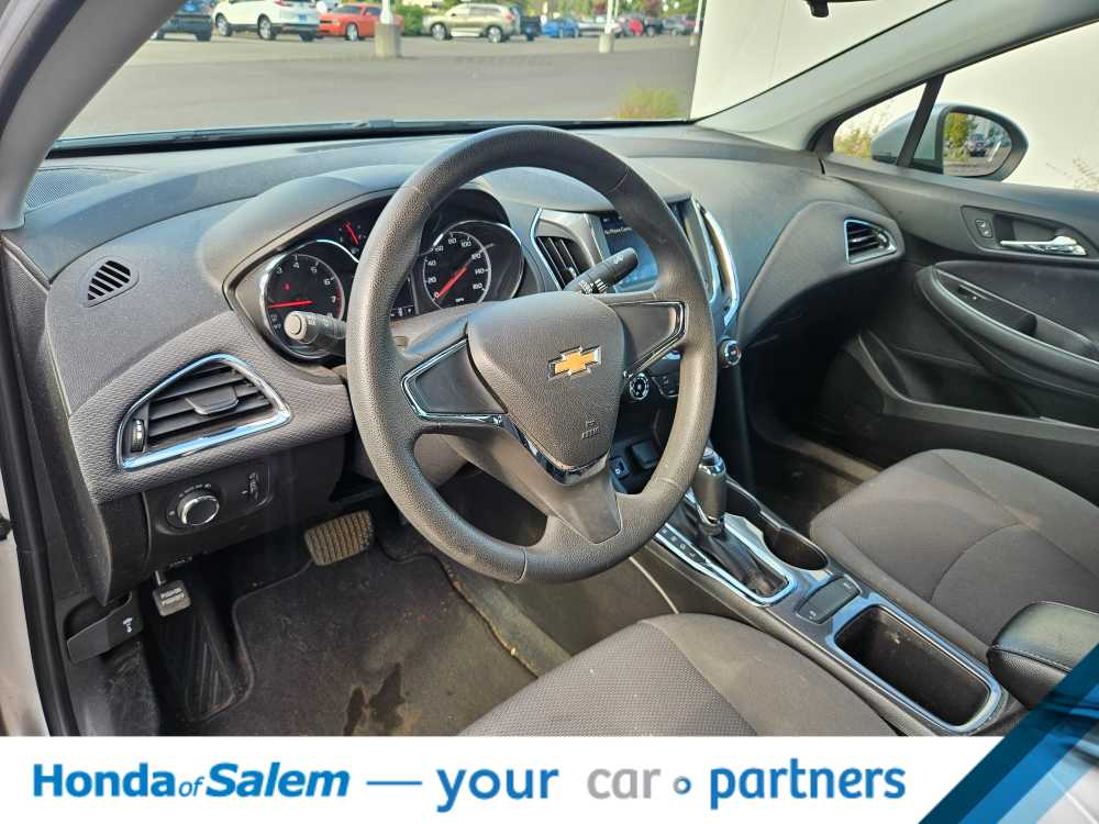 Used 2019 Chevrolet Cruze LS with VIN 1G1BC5SM5K7129450 for sale in Salem, OR