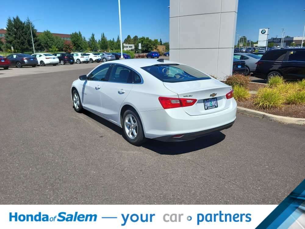 Thumbnail: 2016 Chevrolet Malibu - 4