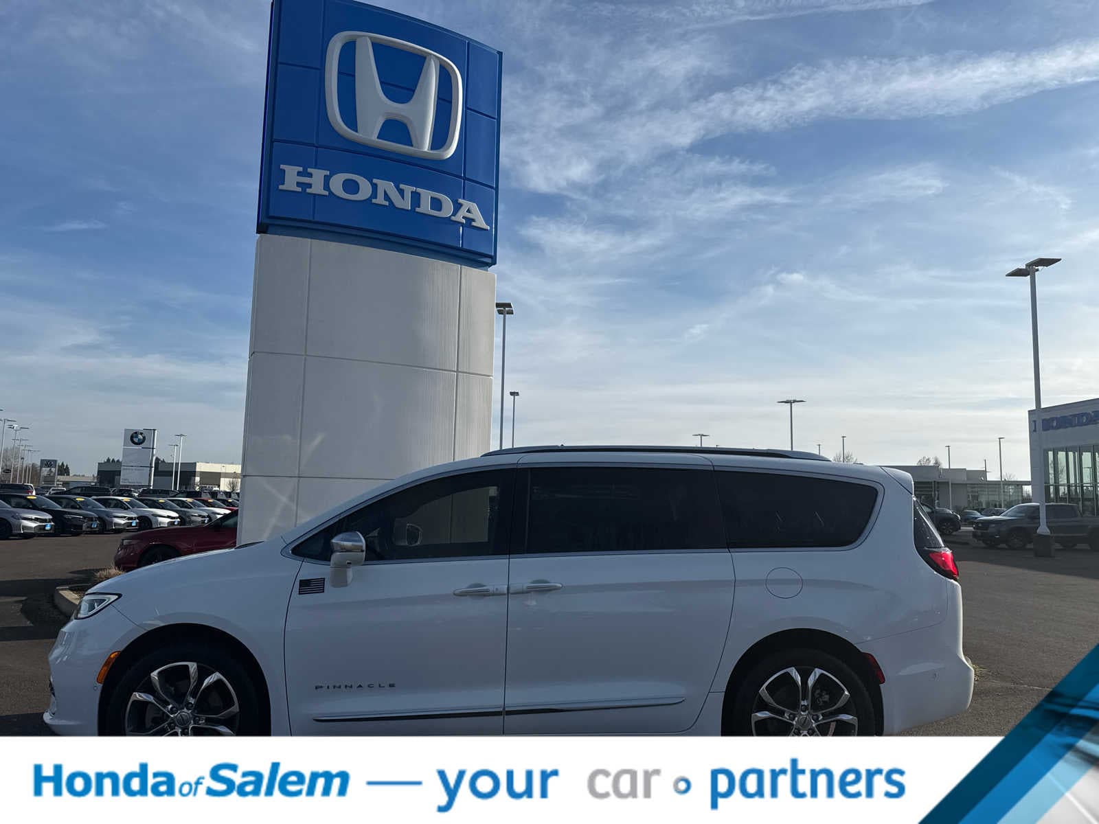 Thumbnail: 2022 Chrysler Pacifica - 3