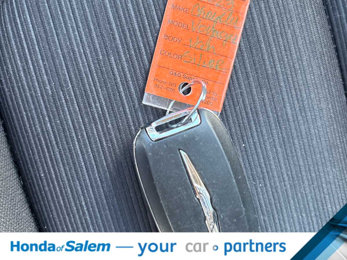 Thumbnail: 2023 Chrysler Voyager - 26