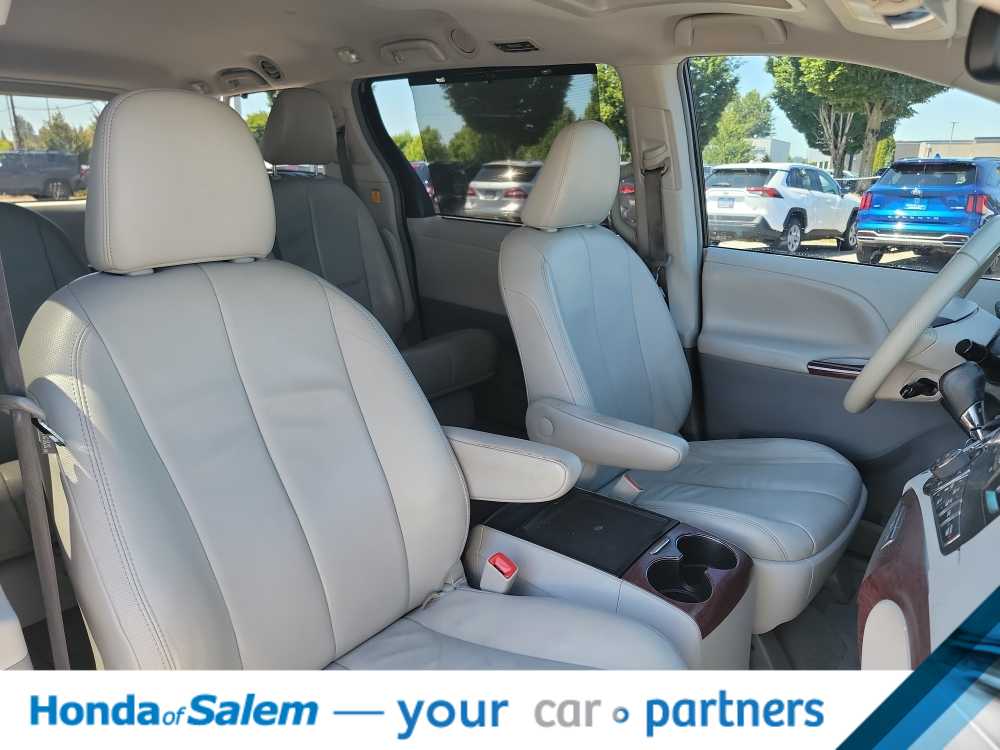 Thumbnail: 2012 Toyota Sienna - 14