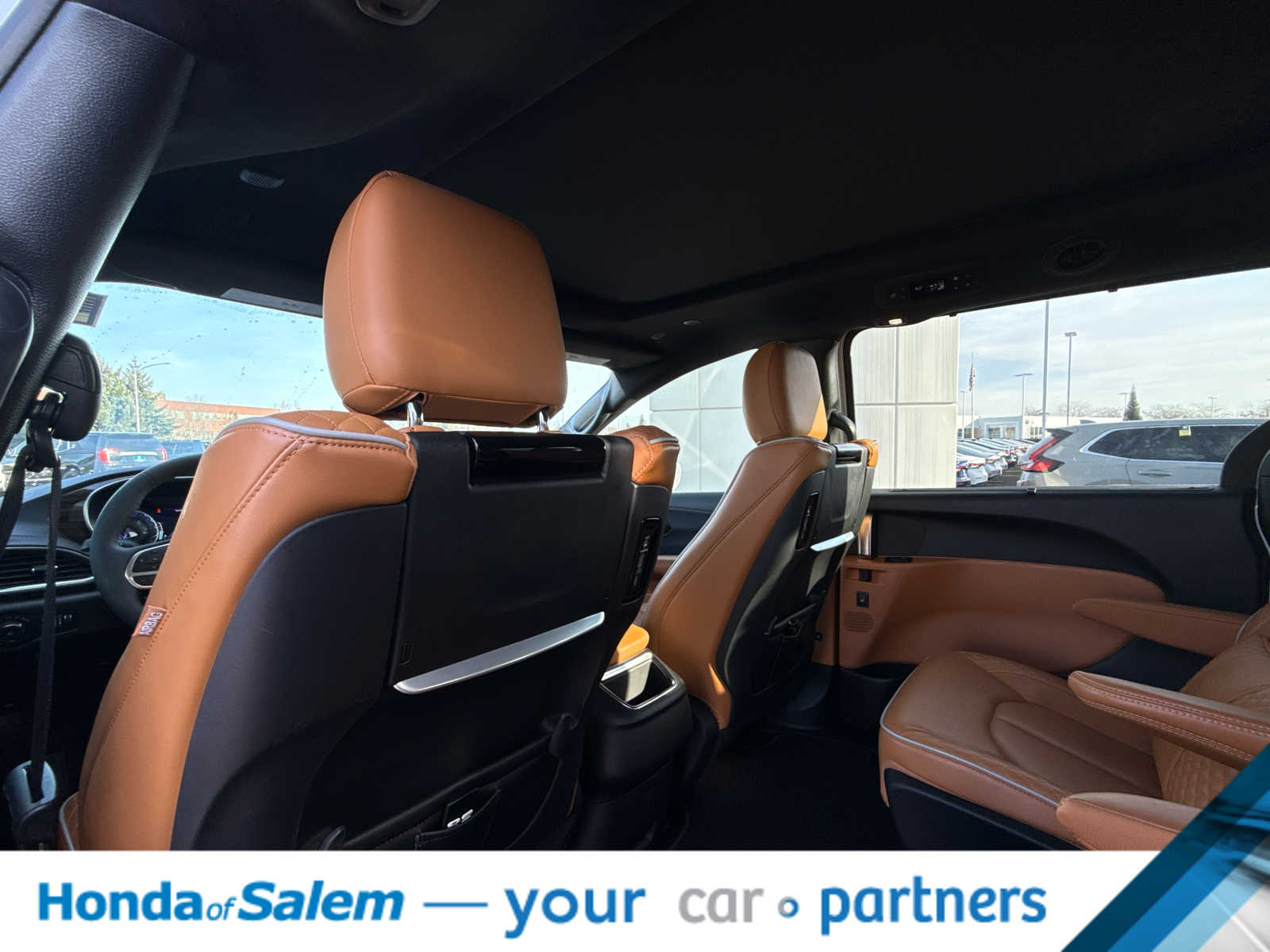 Thumbnail: 2022 Chrysler Pacifica - 12