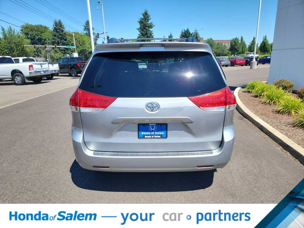 Thumbnail: 2012 Toyota Sienna - 5