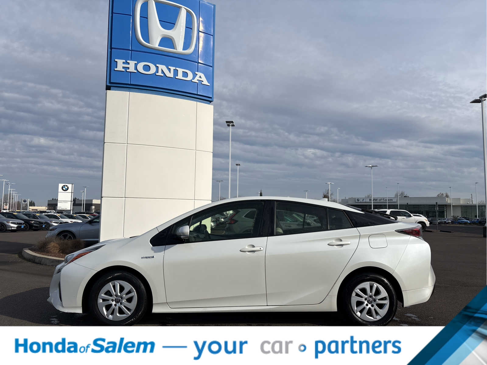 Thumbnail: 2016 Toyota Prius - 3