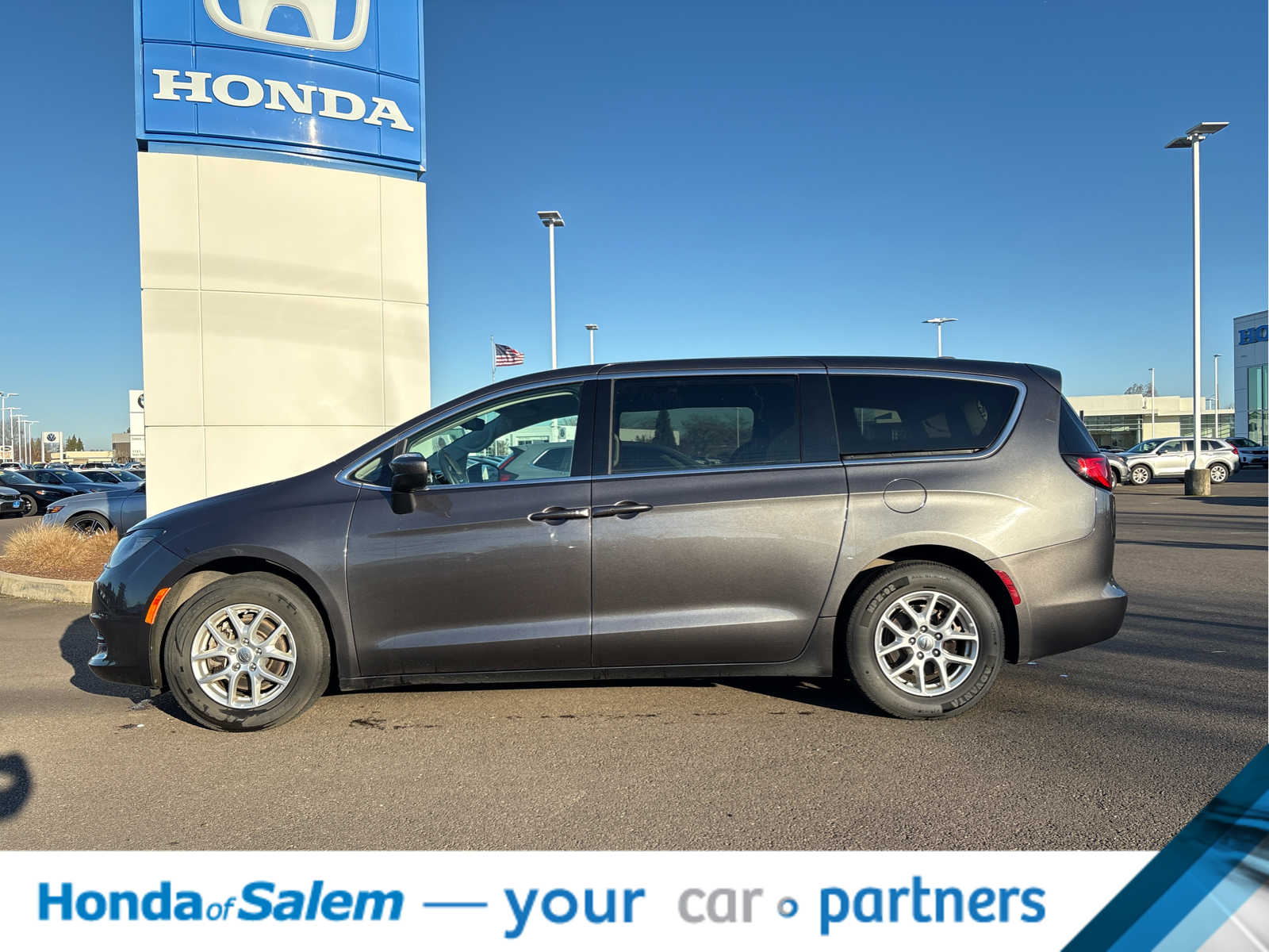 Thumbnail: 2023 Chrysler Voyager - 3