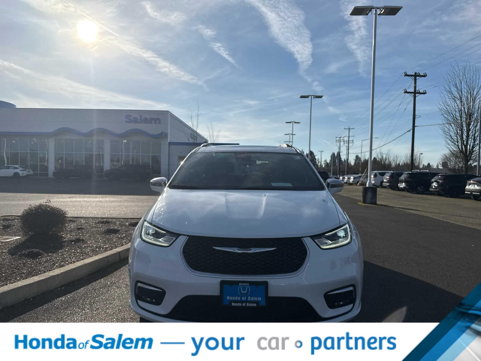 Thumbnail: 2022 Chrysler Pacifica - 6