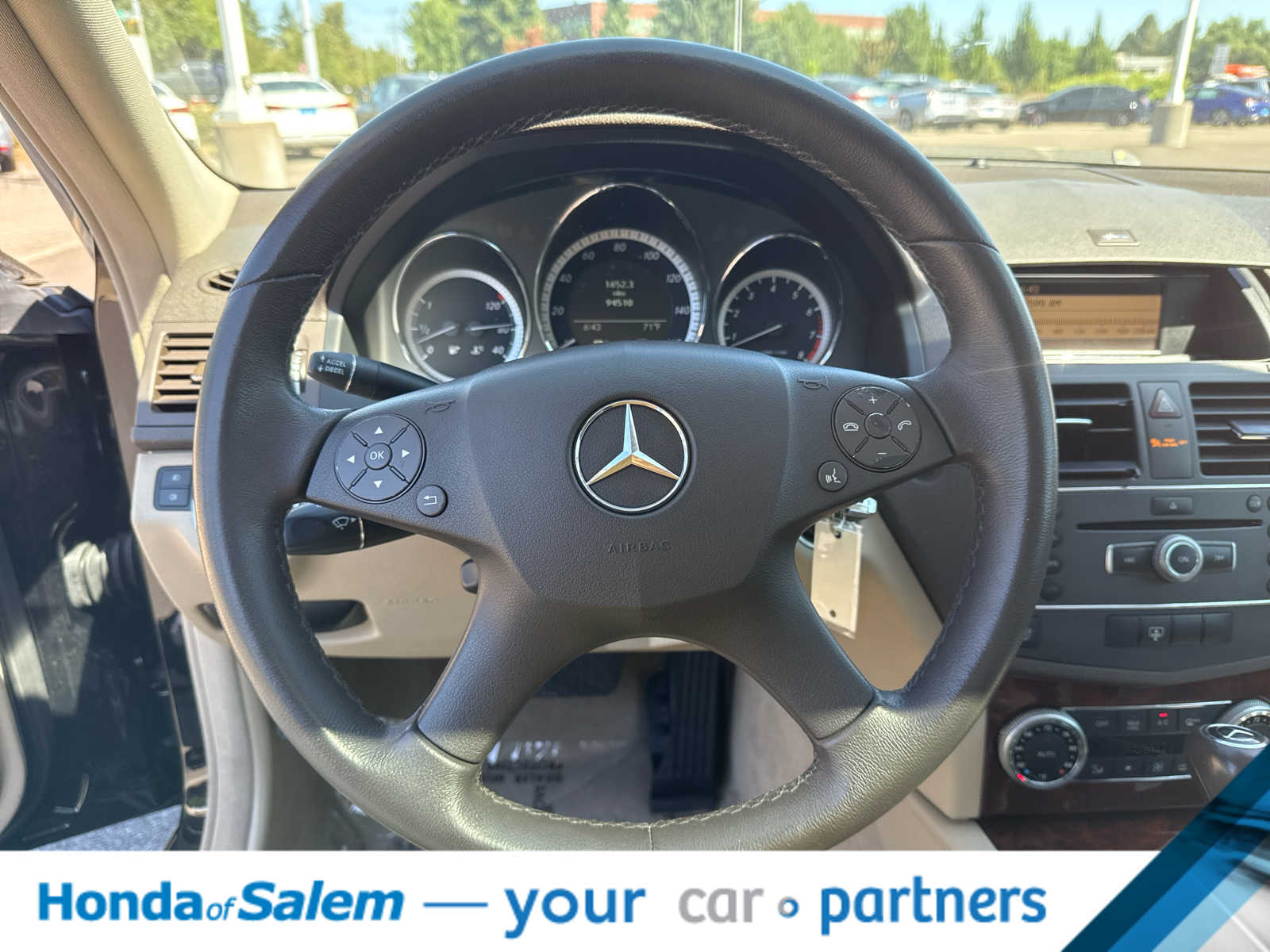 Thumbnail: 2011 Mercedes-Benz C-Class - 21