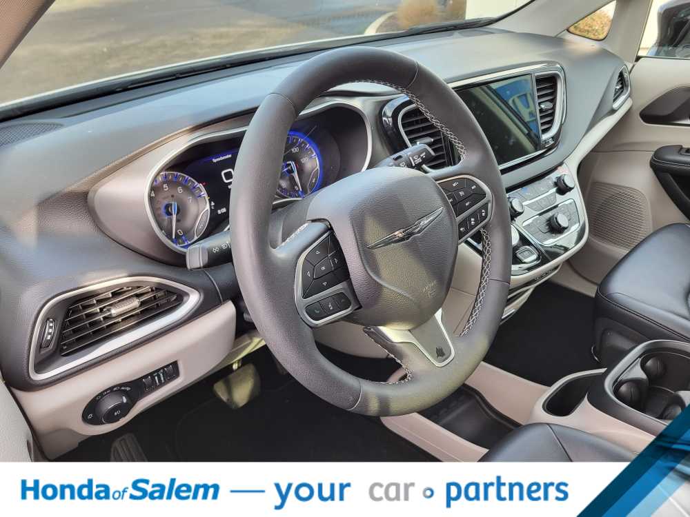 Thumbnail: 2024 Chrysler Pacifica - 2