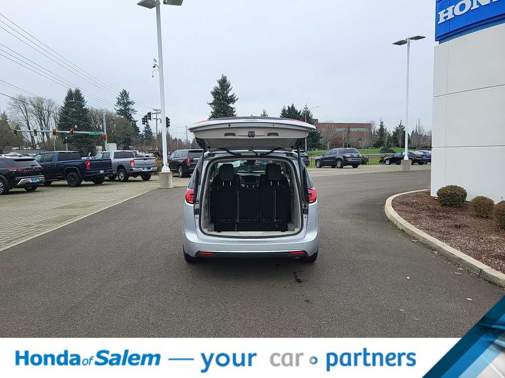 Thumbnail: 2023 Chrysler Pacifica - 19