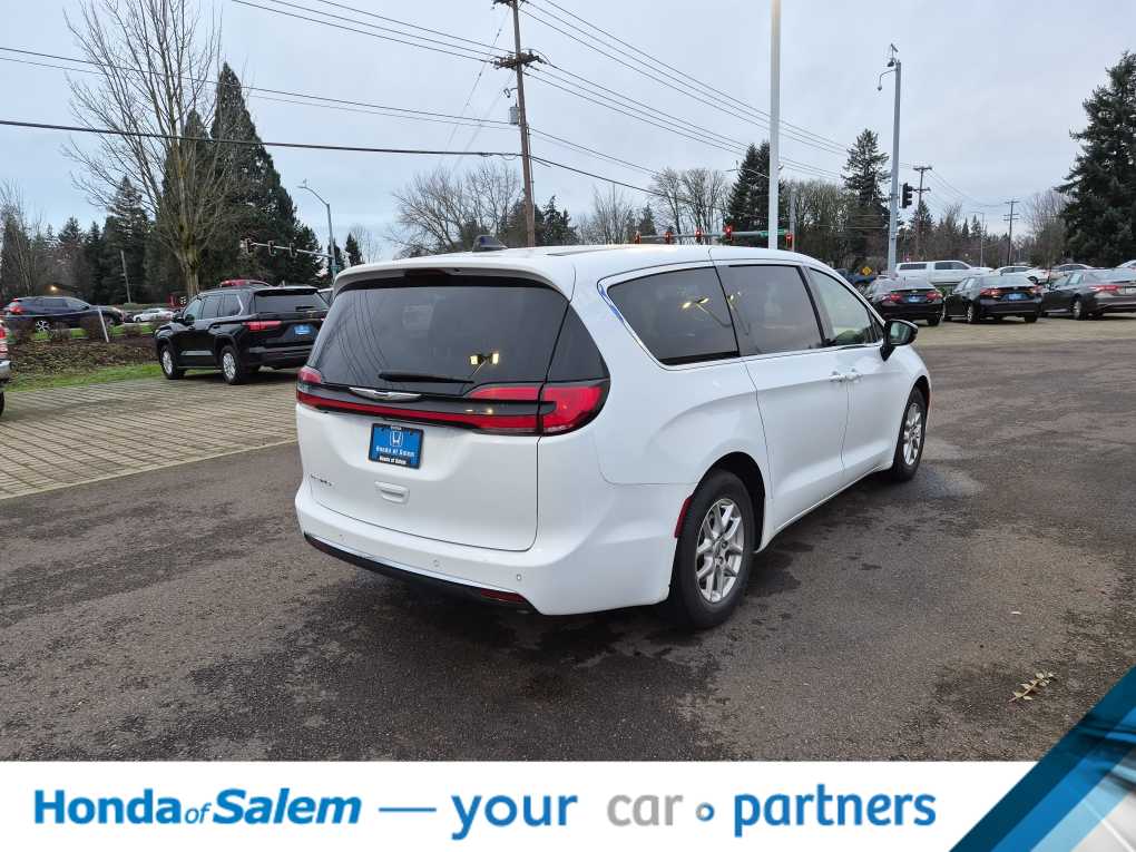 Thumbnail: 2024 Chrysler Pacifica - 22