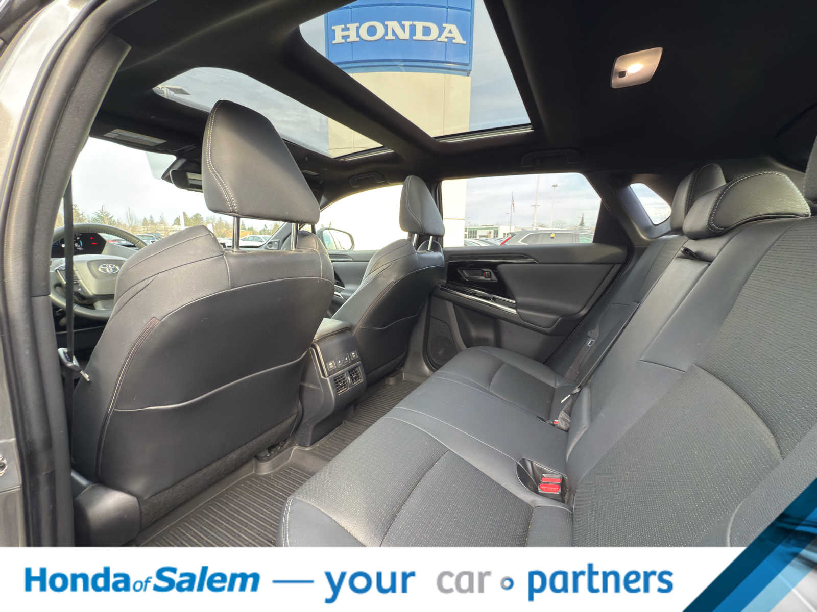 Thumbnail: 2023 Toyota bZ4X - 15