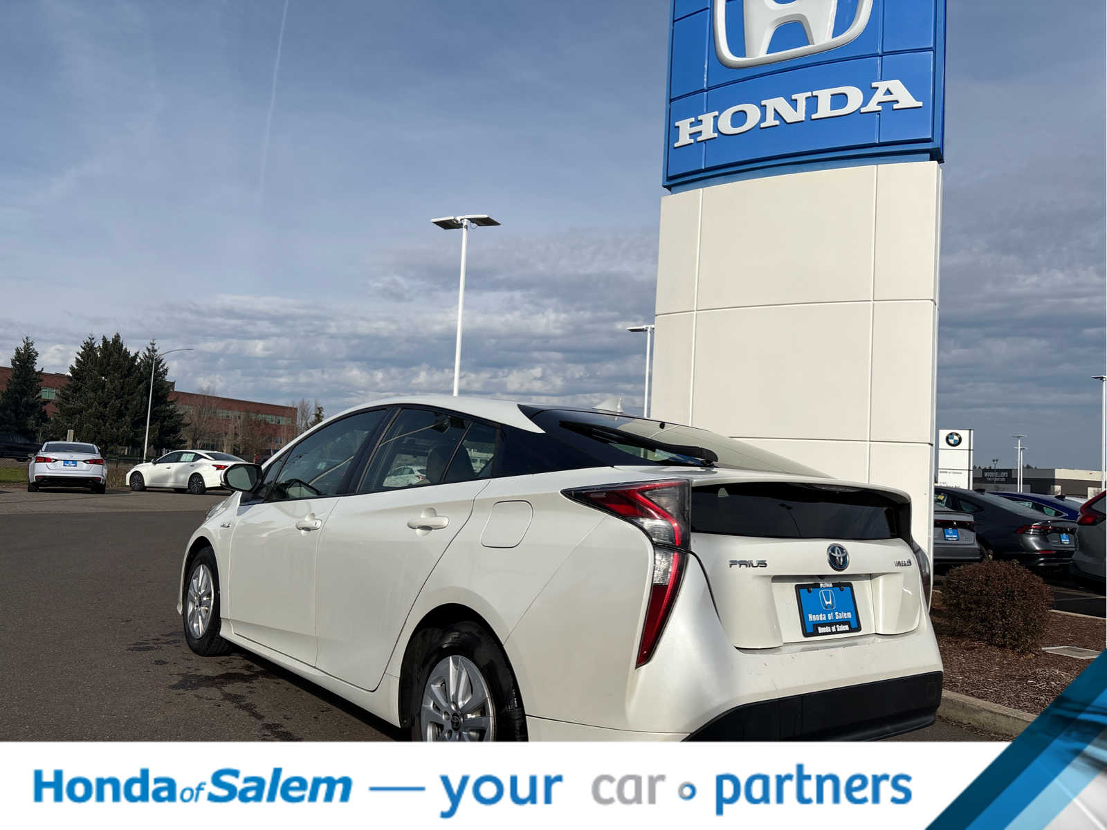 Thumbnail: 2016 Toyota Prius - 5