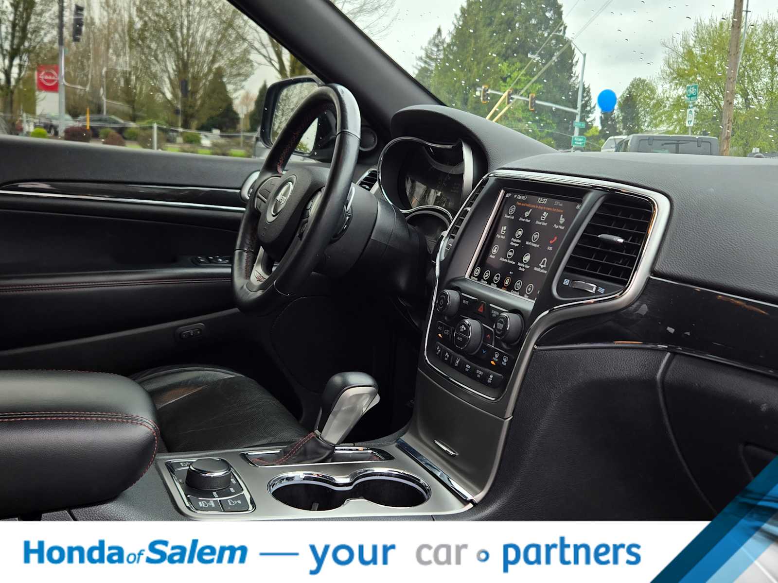 Thumbnail: 2018 Jeep Grand Cherokee - 17