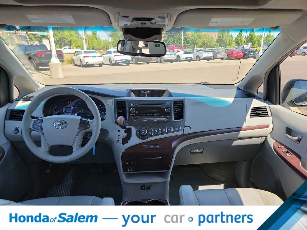 Thumbnail: 2012 Toyota Sienna - 10