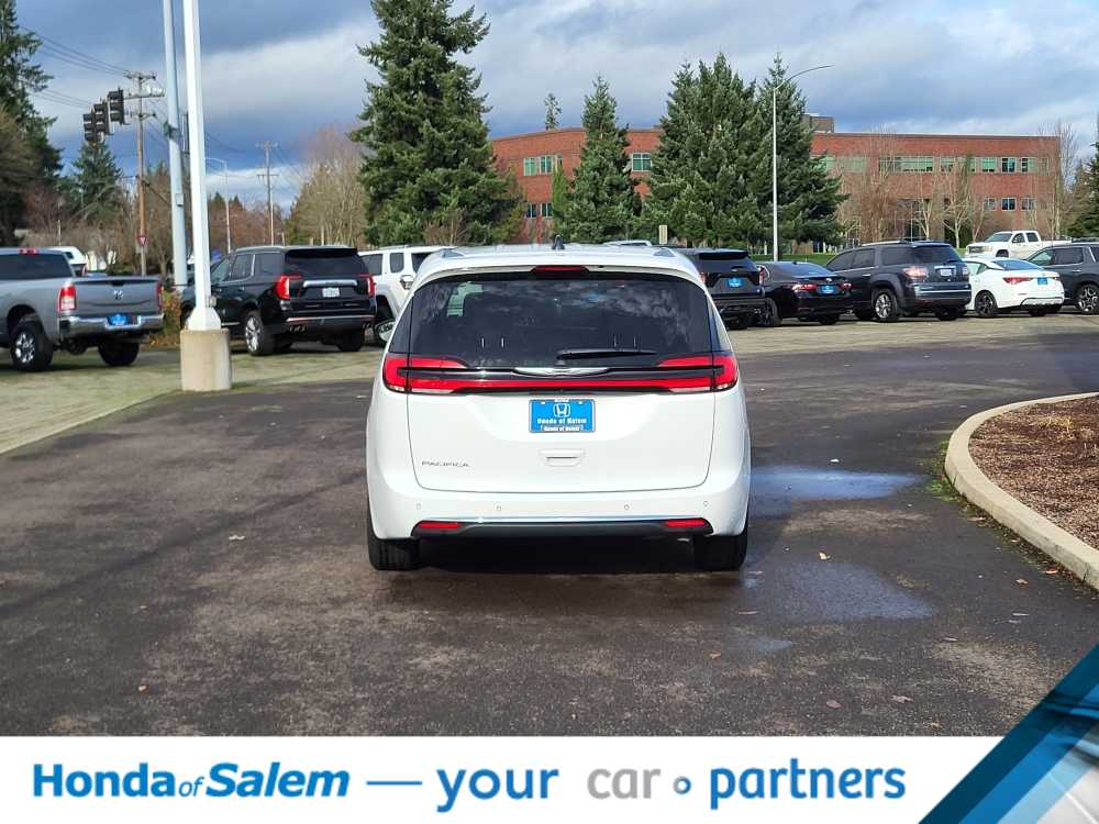 Thumbnail: 2024 Chrysler Pacifica - 5
