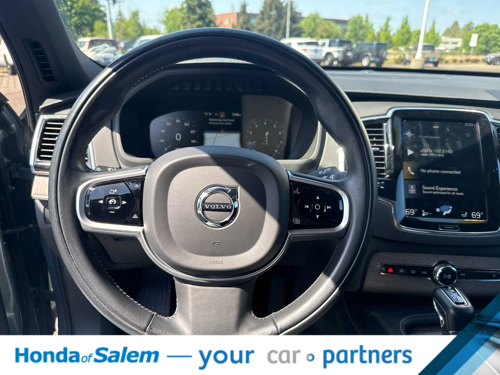 Thumbnail: 2020 Volvo XC90 - 15