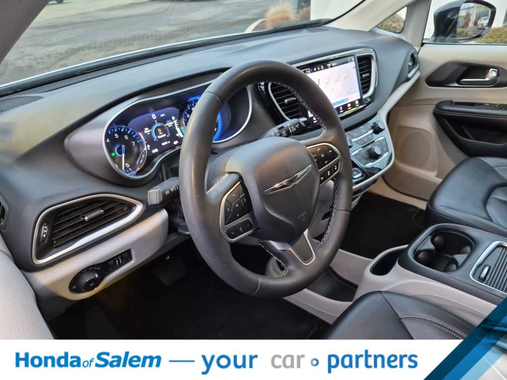 Thumbnail: 2024 Chrysler Pacifica - 2