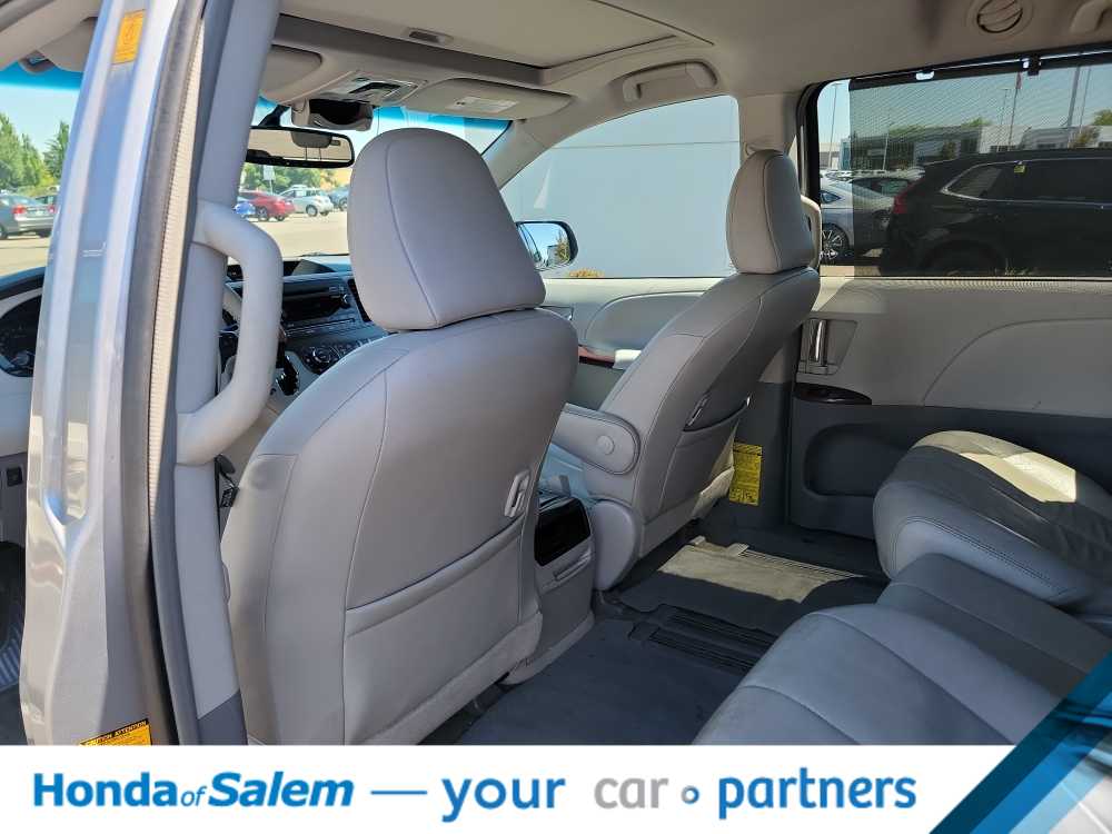 Thumbnail: 2012 Toyota Sienna - 12