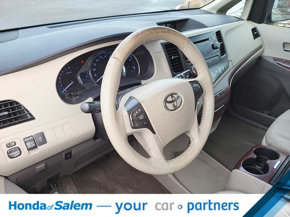 Thumbnail: 2014 Toyota Sienna - 2